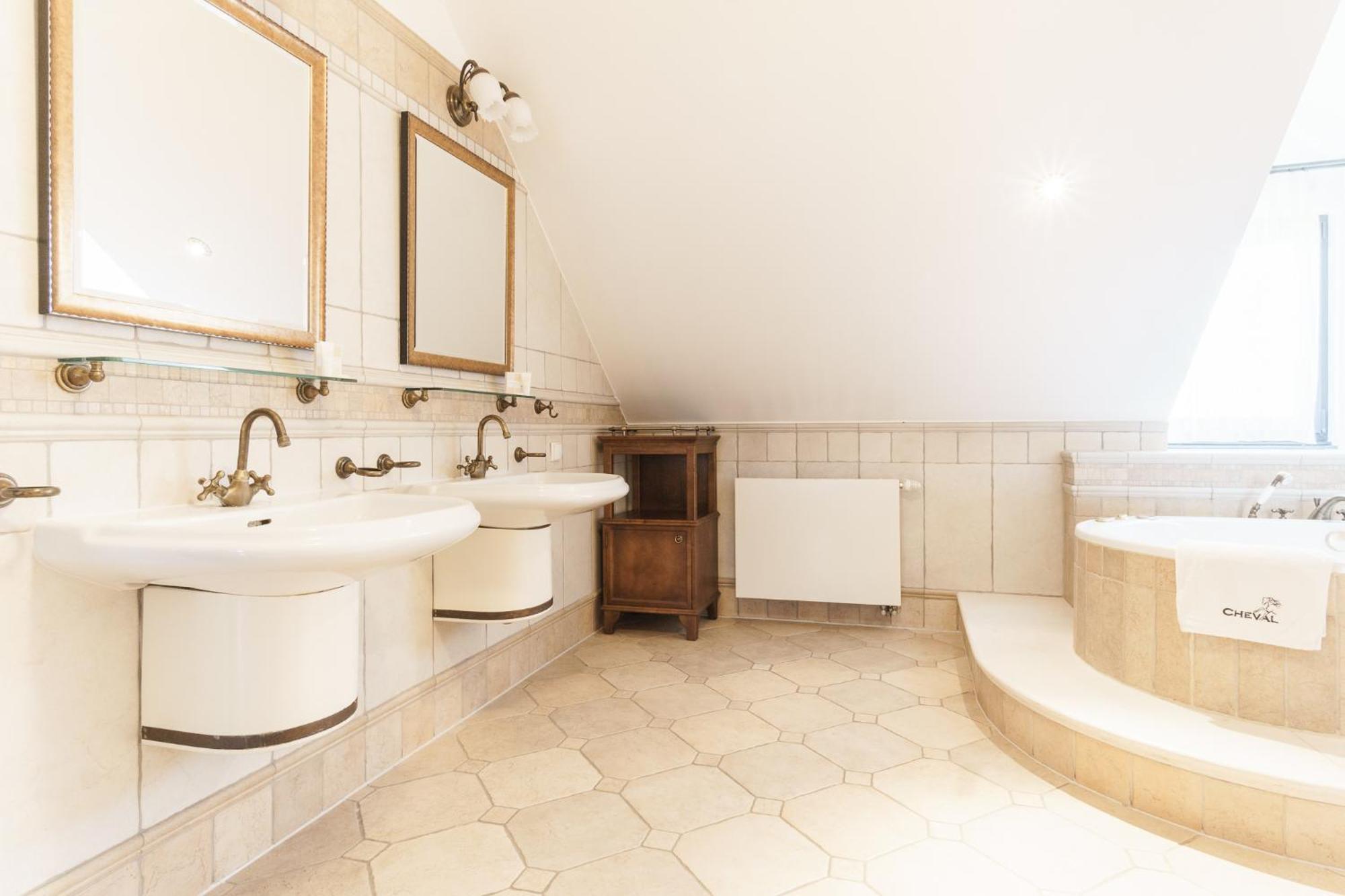 Apartamenty W Dworku Cheval Cracóvia Exterior foto