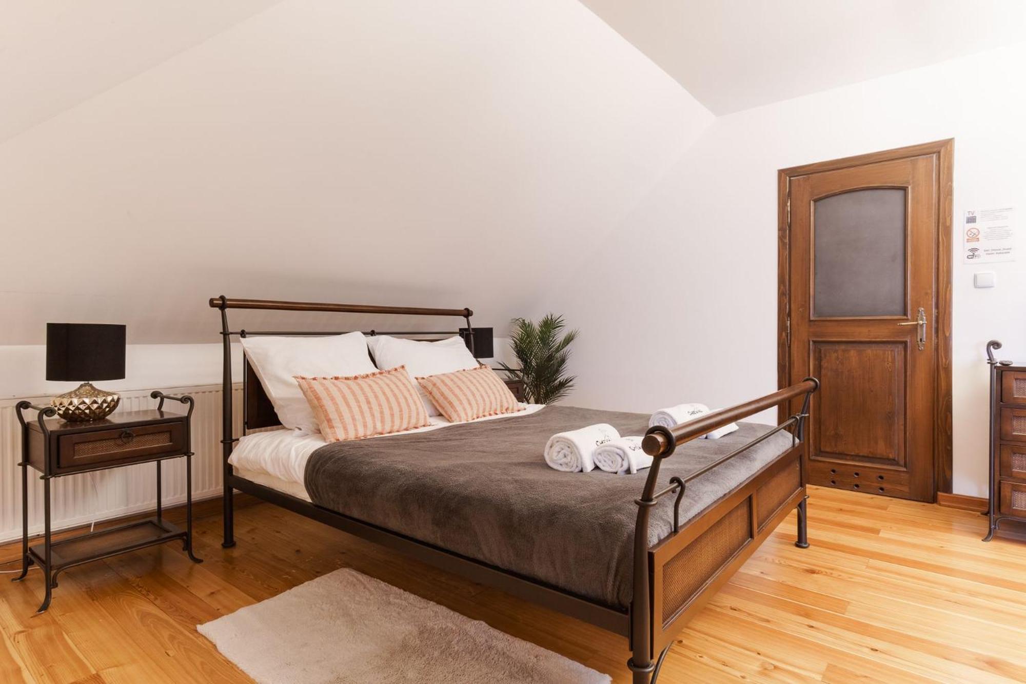 Apartamenty W Dworku Cheval Cracóvia Exterior foto