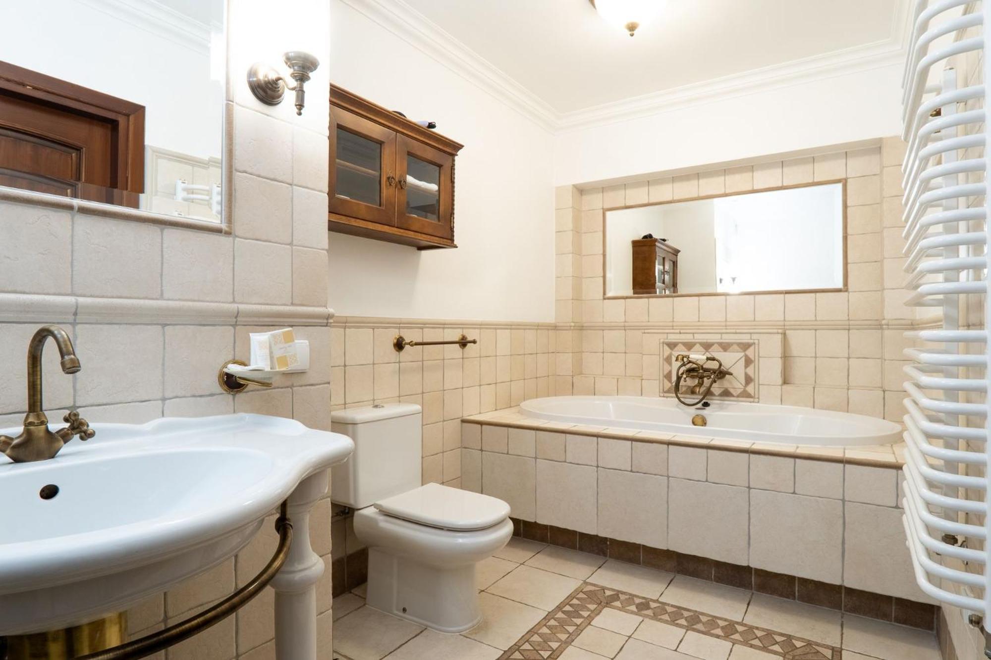 Apartamenty W Dworku Cheval Cracóvia Exterior foto